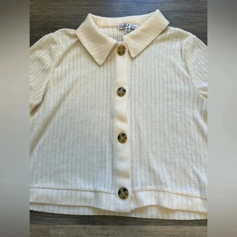 RABBIT ROSE Women’s White Short Sleeve Button Down Shirt Size Medium - Picture 6 of 7